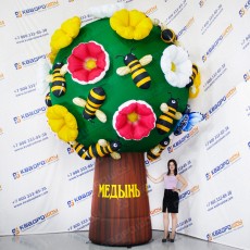 воздушное дерево с цветами и пчёлками