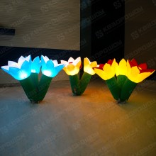 Декорации с подсветкой в виде цветов 