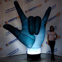 надувная рекламная фигура рука с подсветкой