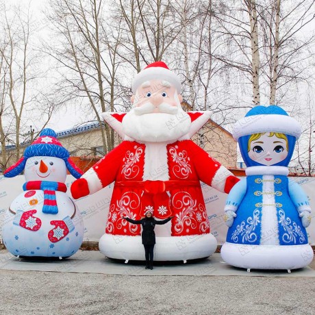 Снеговик с Дедом Морозом и Снегурочкой