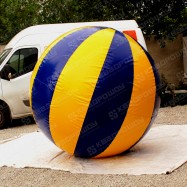 Огромный надувной мяч