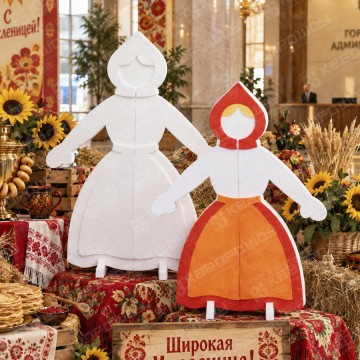 Девушка Масленица из пенопласта