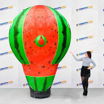Арбуз с машущей рукой
