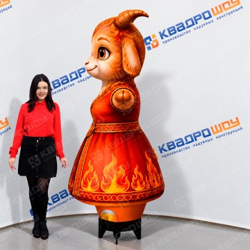 Фигура с машущей рукой Коза