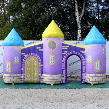 надувная арка в виде замка с башенками