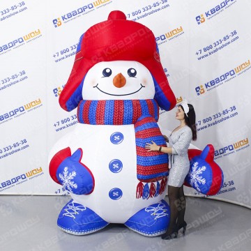 Надувная фигура Снеговик в шапочке и рукавицах 3м
